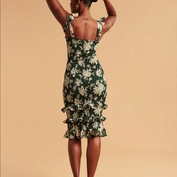 NWT Abercrombie & Fitch Tie Strap Smocked Midi Dress - Picture 9 of 10